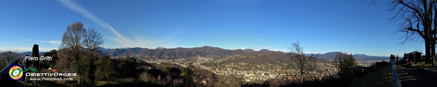 63 Panoramica ad est verso Canto Alto e Valle Brembana....jpg
